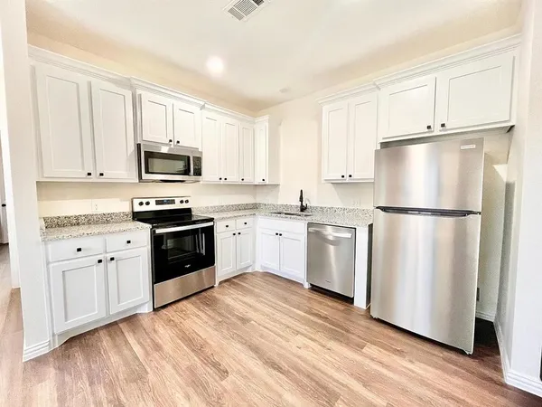 $1,735 | 327-329 East Nelson Street, Unit 329, Denison, TX 75021