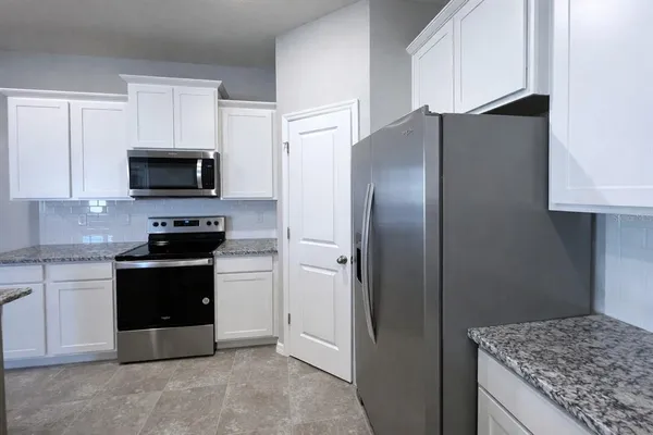 $2,200 | 31101 Mango Fade Way, San Antonio, FL 33576