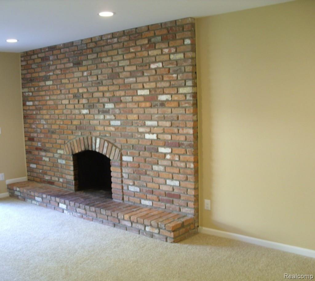 43070 Versailles Road Canton, MI 48187 - Photo 13 of 32 13 living room.jpg