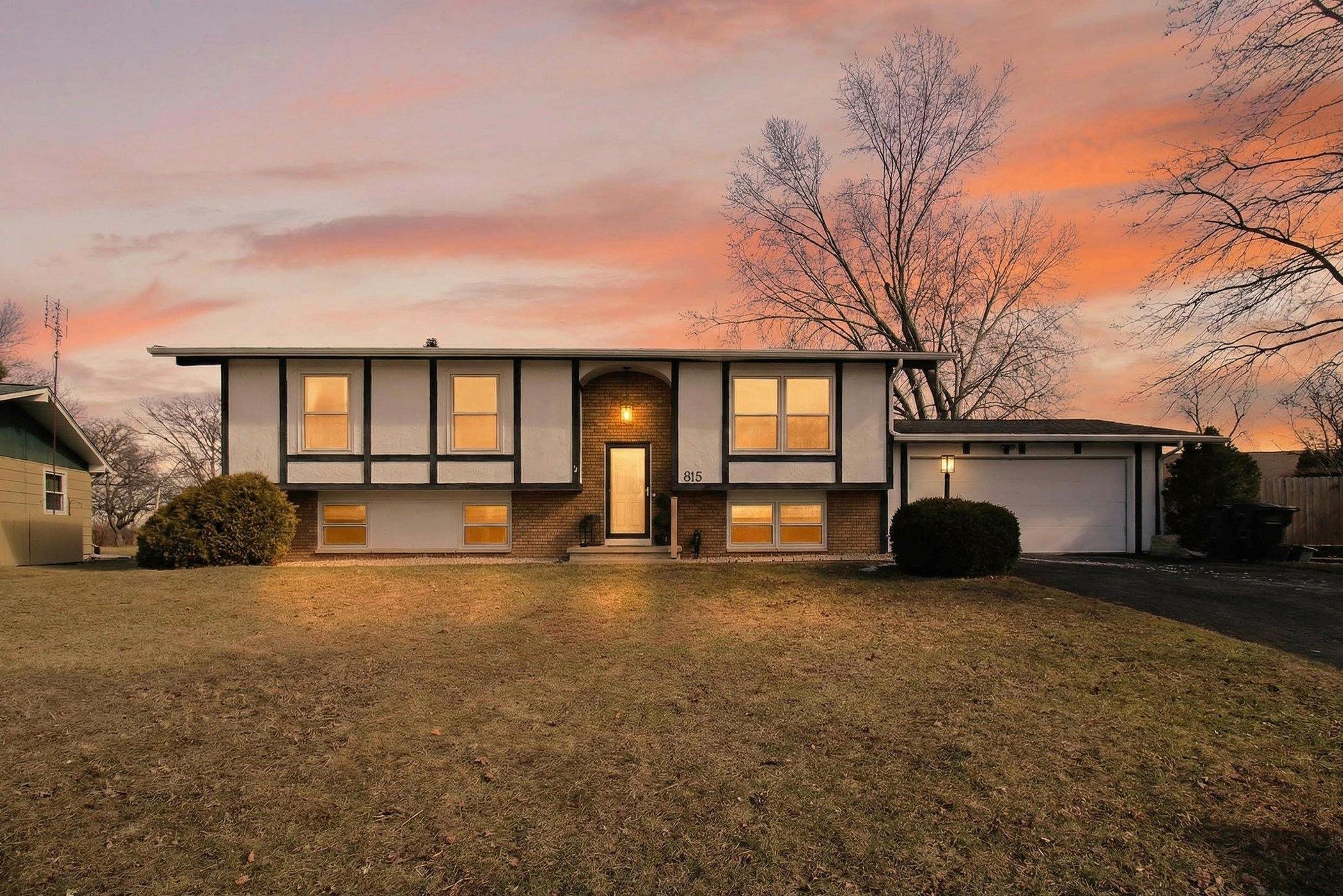 815 Florence Street Fort Atkinson, WI 53538 - Photo 2 of 26