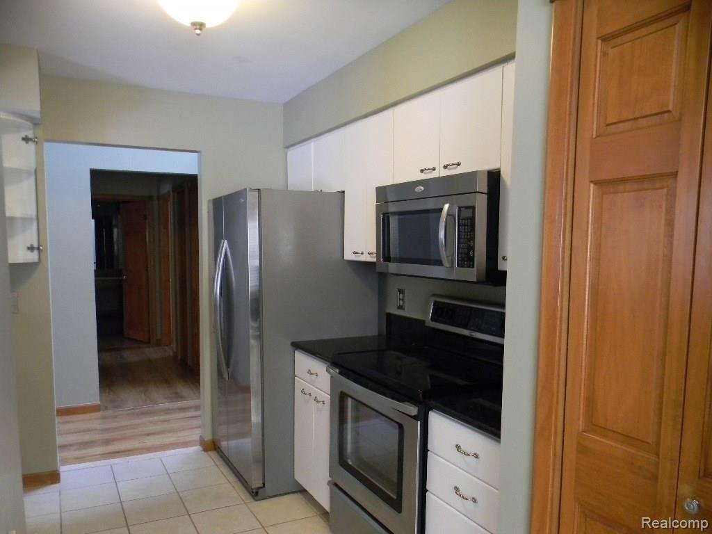 793 North Adams Road Rochester, MI 48309 - Photo 3 of 12