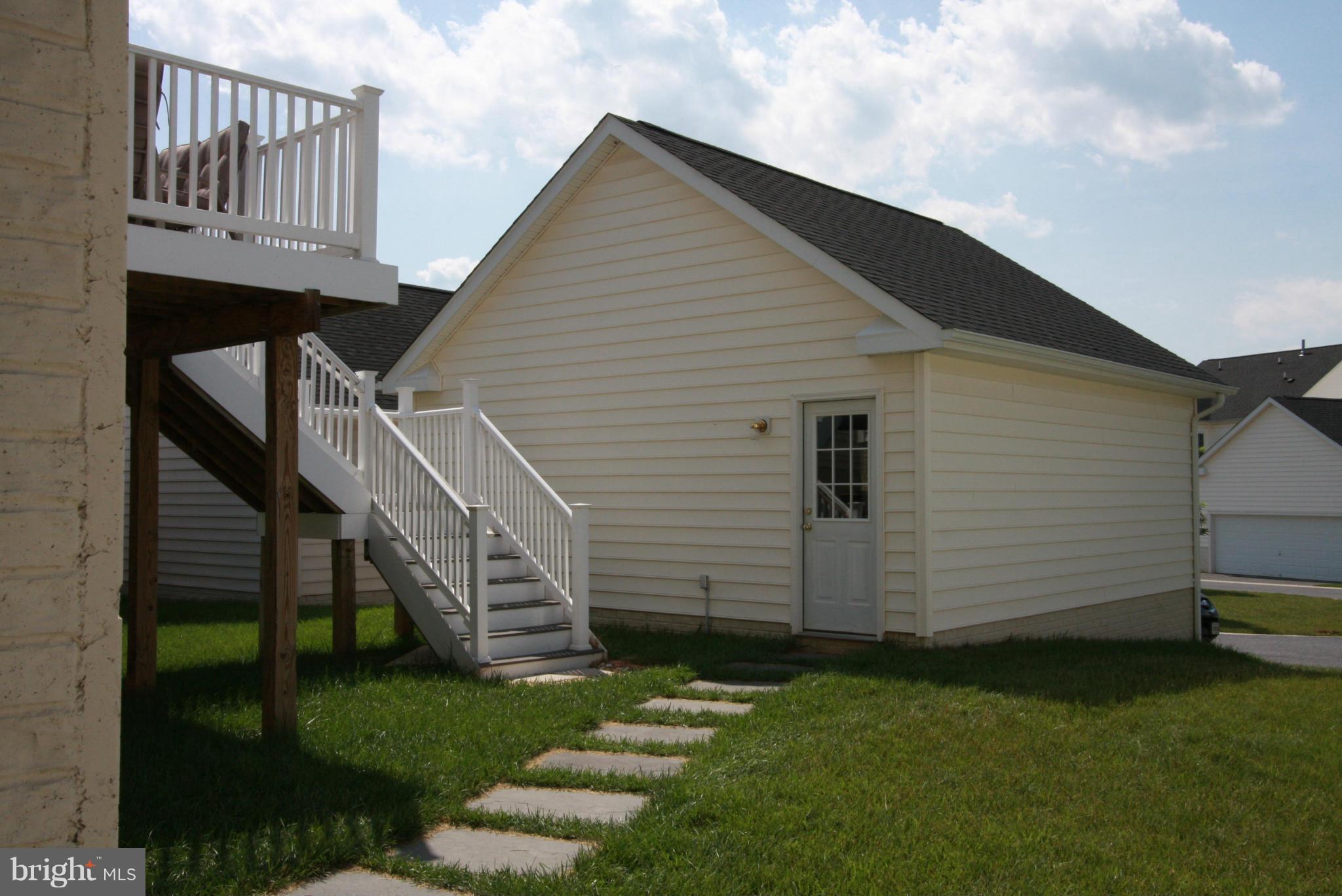 12007 Chestnut Glen Road Clarksburg, MD 20871 - Photo 24 of 29 Exterior (Rear)