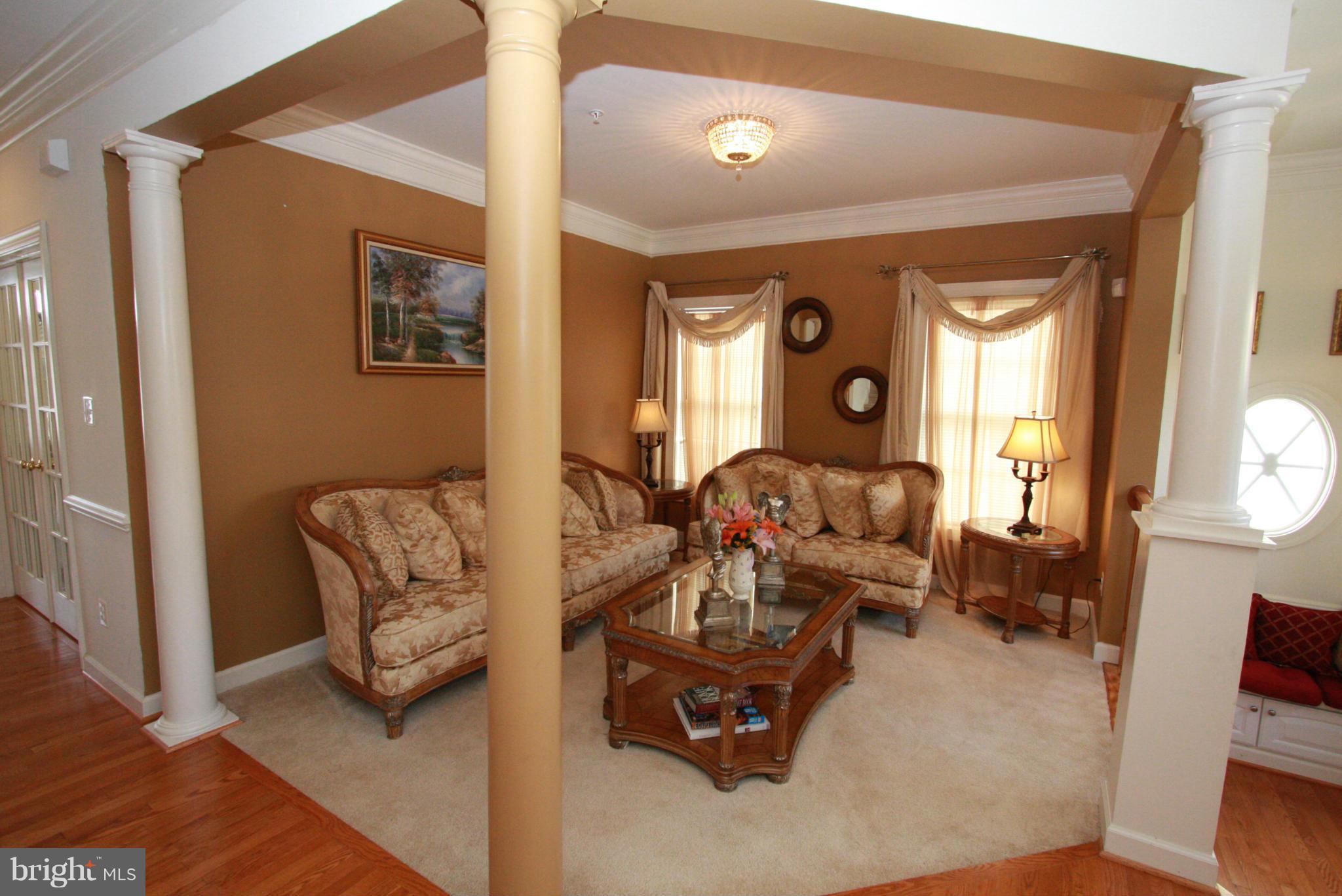 12007 Chestnut Glen Road Clarksburg, MD 20871 - Photo 4 of 29 Living Room