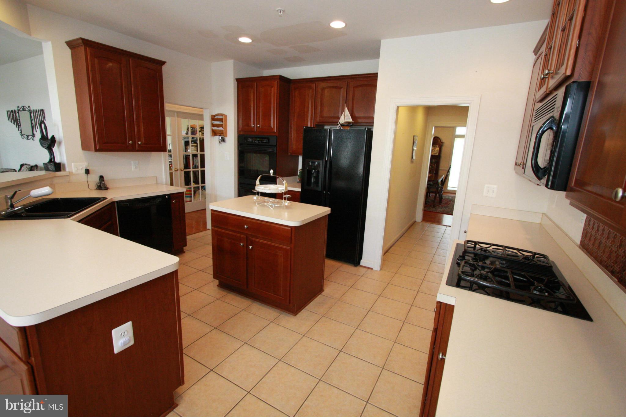 12007 Chestnut Glen Road Clarksburg, MD 20871 - Photo 9 of 29 Kitchen