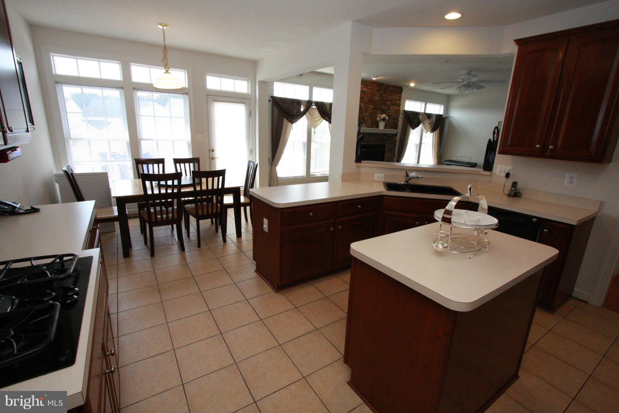 12007 Chestnut Glen Road Clarksburg, MD 20871 - Photo 10 of 29 Kitchen