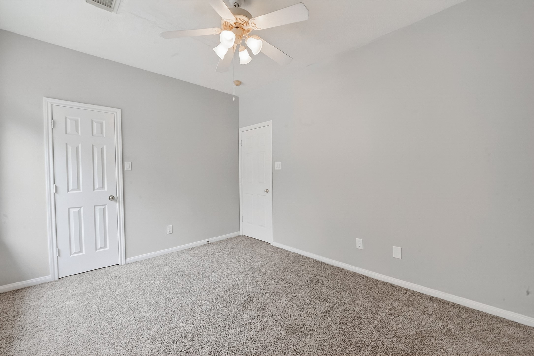 14308 Rocky Briar Lane Rosharon, TX 77583 - Photo 38 of 46 an empty room with a chandelier fan and closet