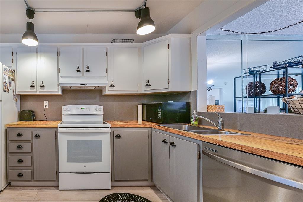 3920 Inverrary Boulevard, Unit 404C Lauderhill, FL 33319 - Photo 11 of 51