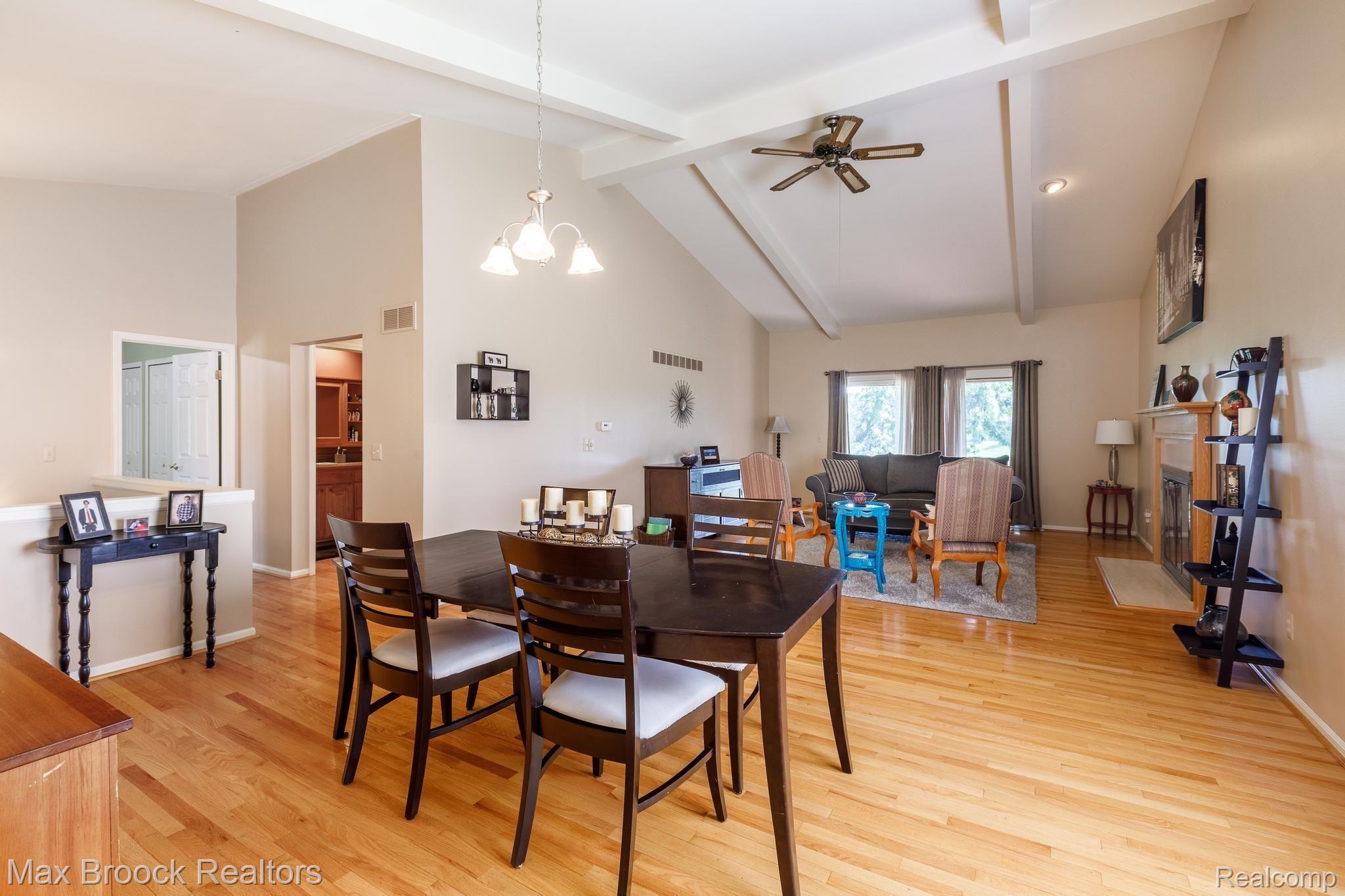 856 GreenView Court Rochester, MI 48307 - Photo 8 of 35 856 Green View Ct-9.jpg