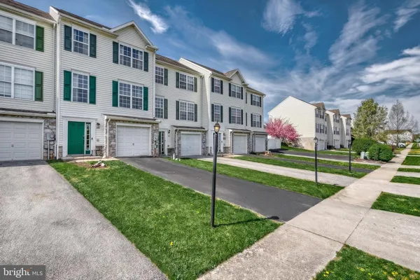 $239,900 | 354 Mesa Lane, Unit 28, York, PA 17408