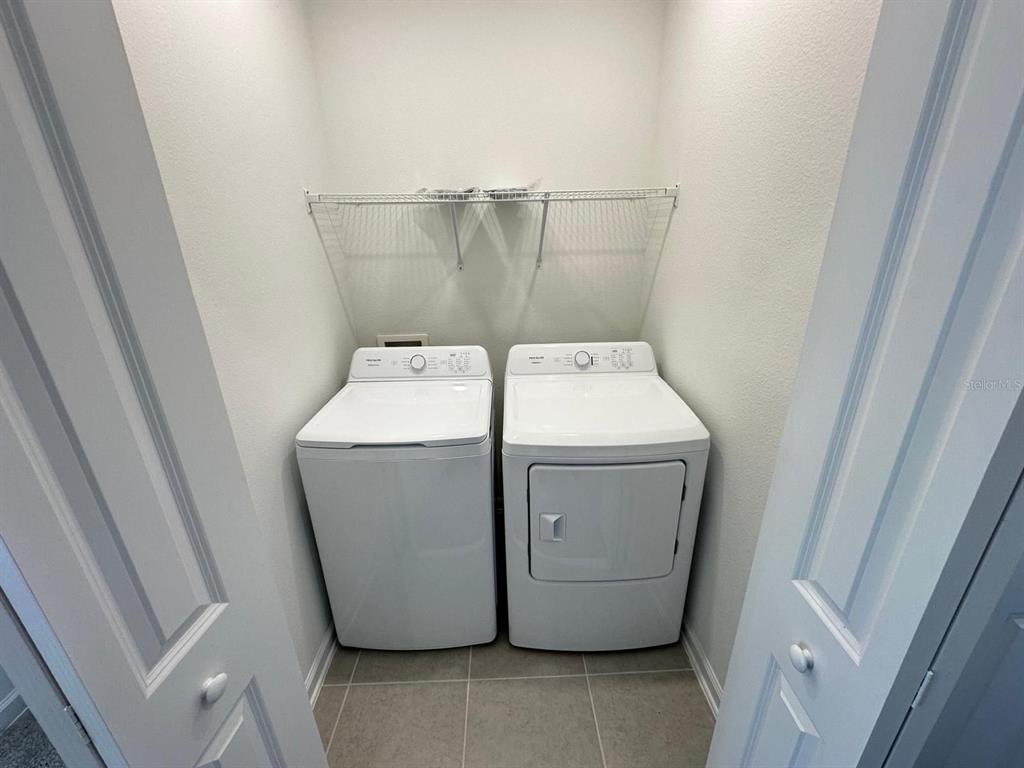 2713 Skyline Loop Kissimmee, FL 34758 - Photo 18 of 20 a utility room with dryer and washer
