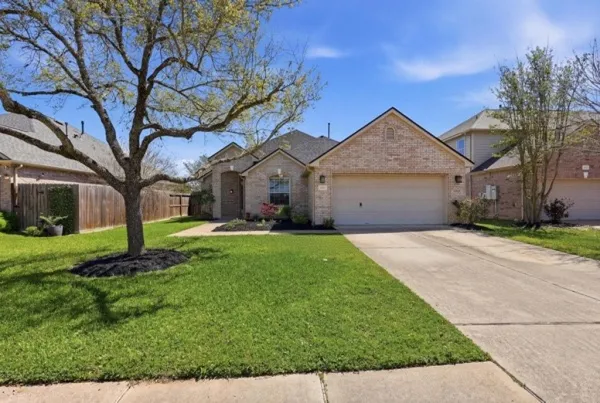 $2,480 | 2607 Sun Cove Lane, Pearland, TX 77584