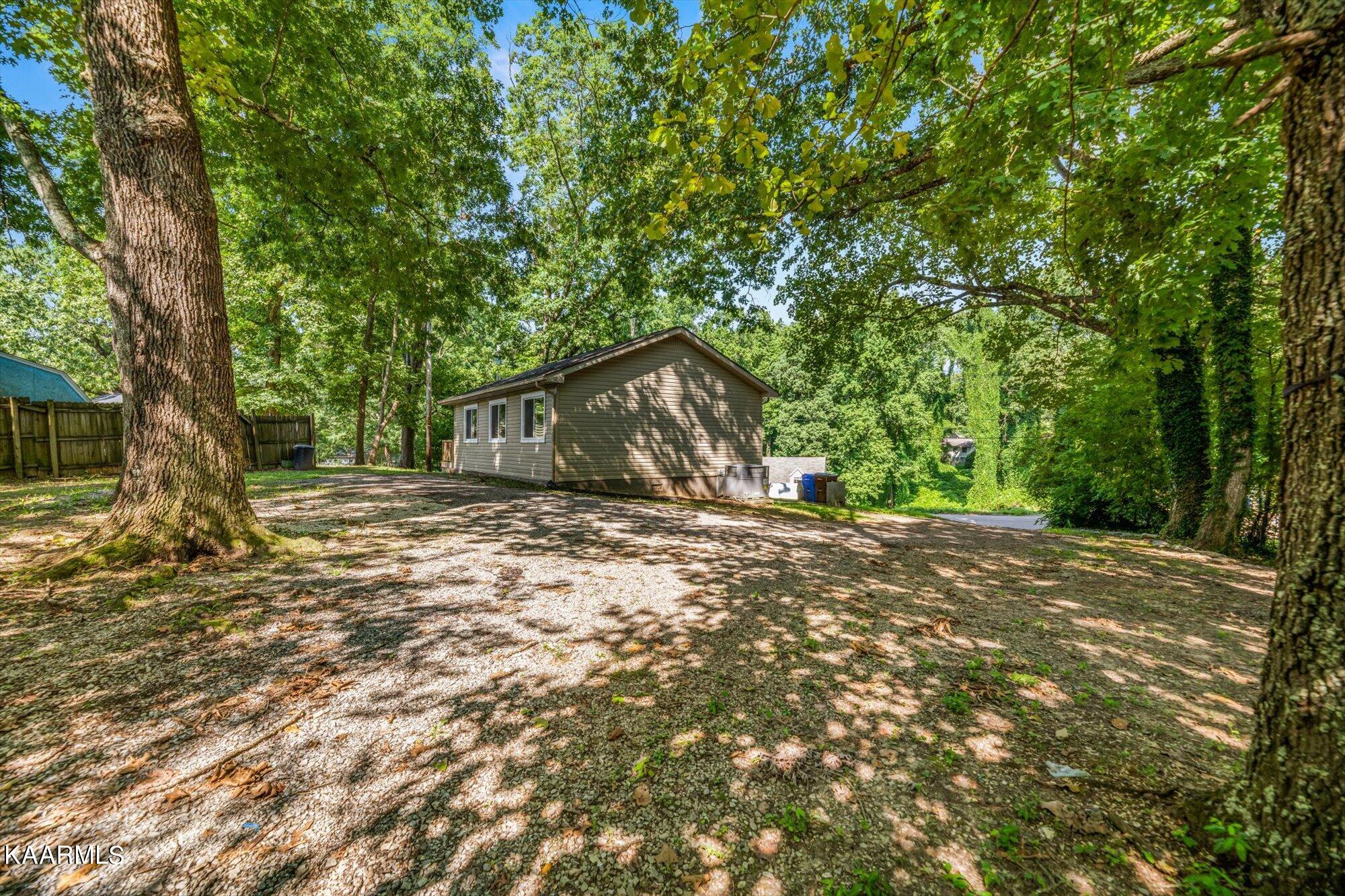 113 Wakeman Lane Oak Ridge, TN 37830 - Photo 14 of 15 14-113-Wakeman-Ln-Oak-Ridge-TN-14