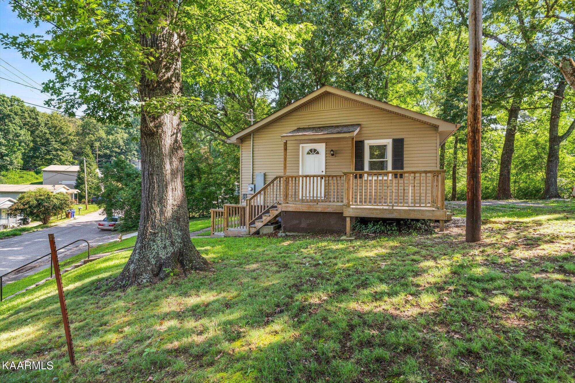 113 Wakeman Lane Oak Ridge, TN 37830 - Photo 2 of 15 02-113-Wakeman-Ln-Oak-Ridge-TN-2