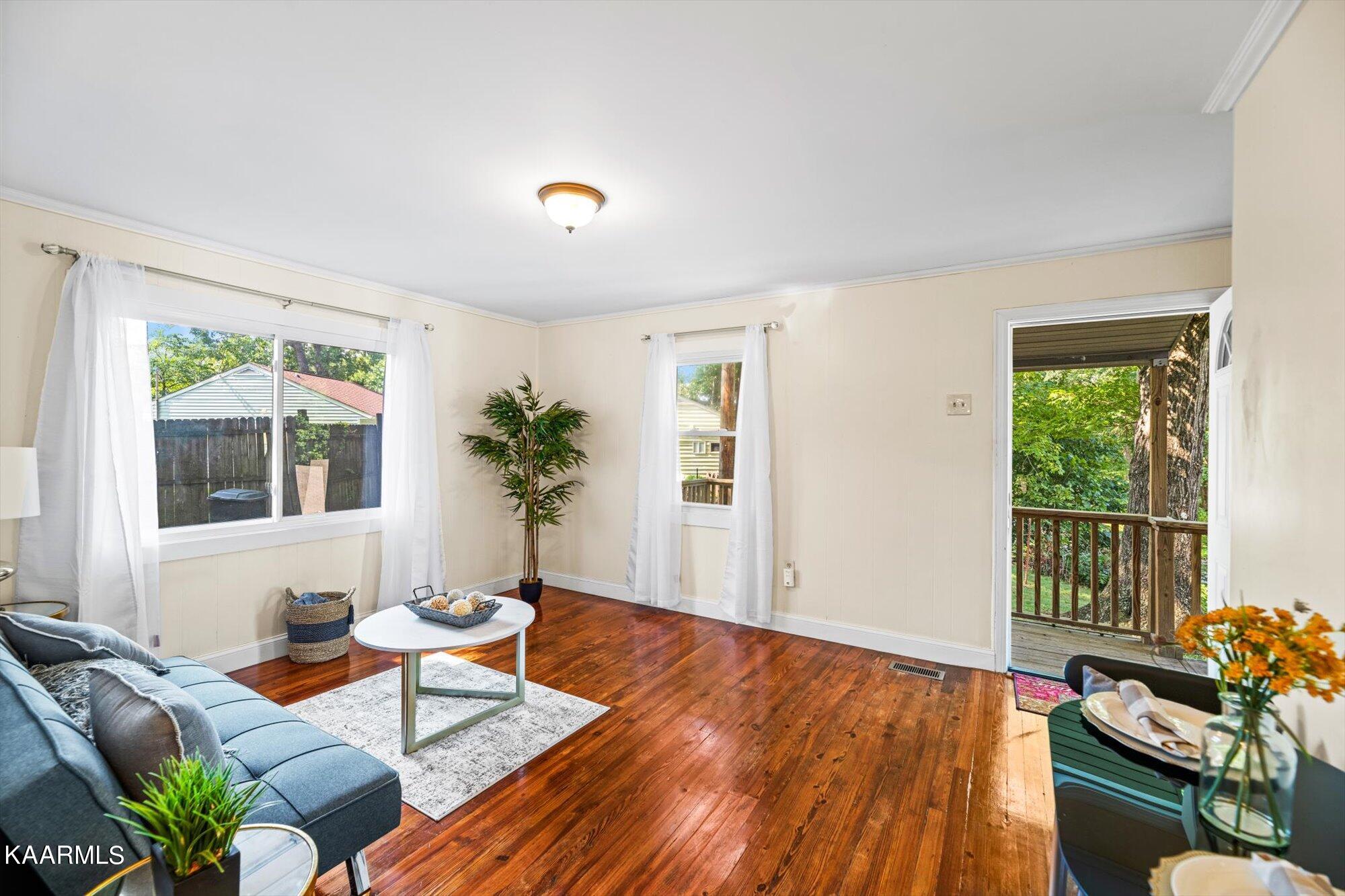 113 Wakeman Lane Oak Ridge, TN 37830 - Photo 4 of 15 04-113-Wakeman-Ln-Oak-Ridge-TN-4