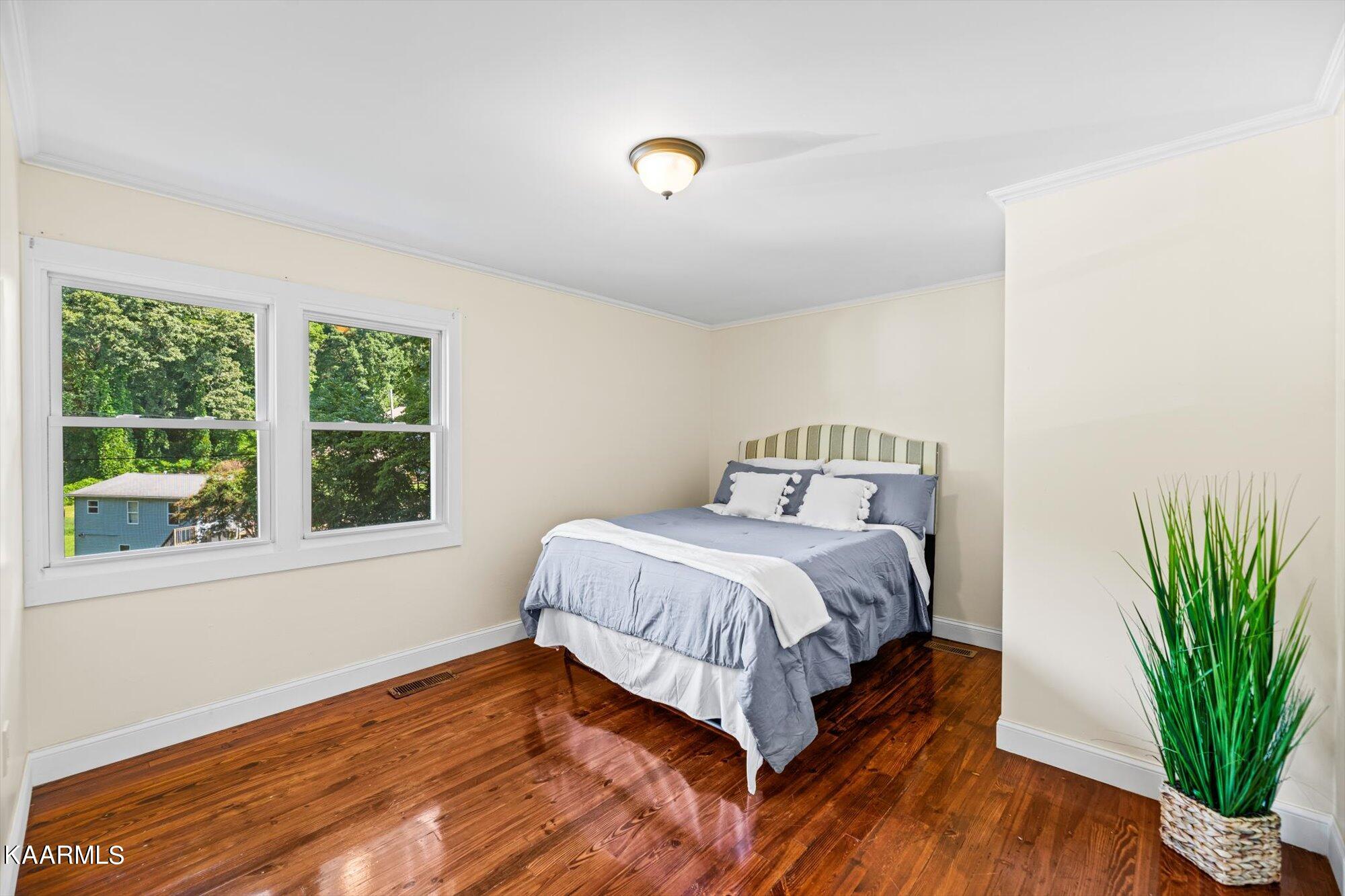 113 Wakeman Lane Oak Ridge, TN 37830 - Photo 10 of 15 10-113-Wakeman-Ln-Oak-Ridge-TN-10