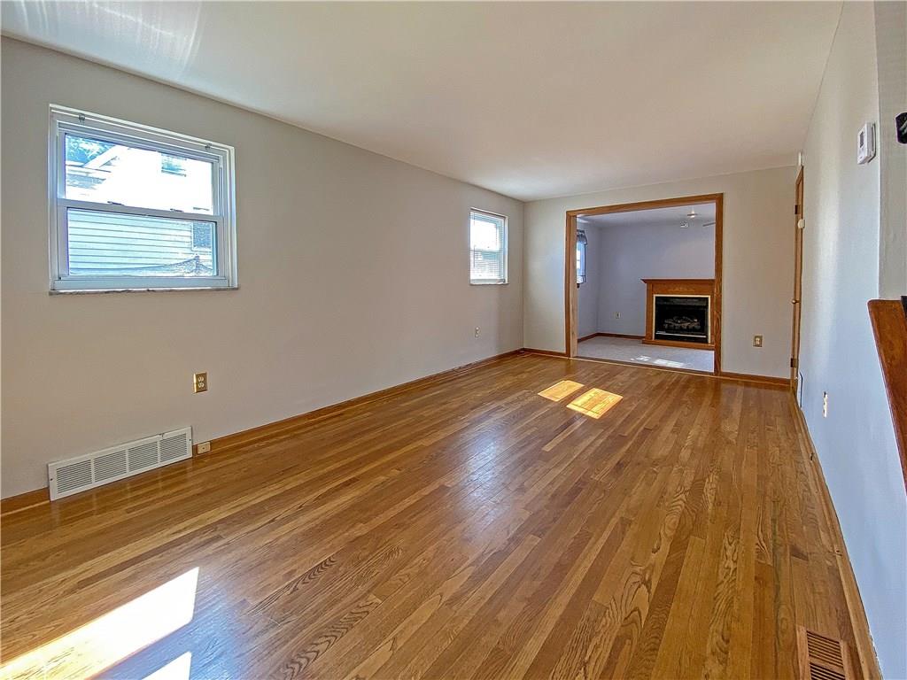 560 Adams Street Rochester, PA 15074 - Photo 4 of 25