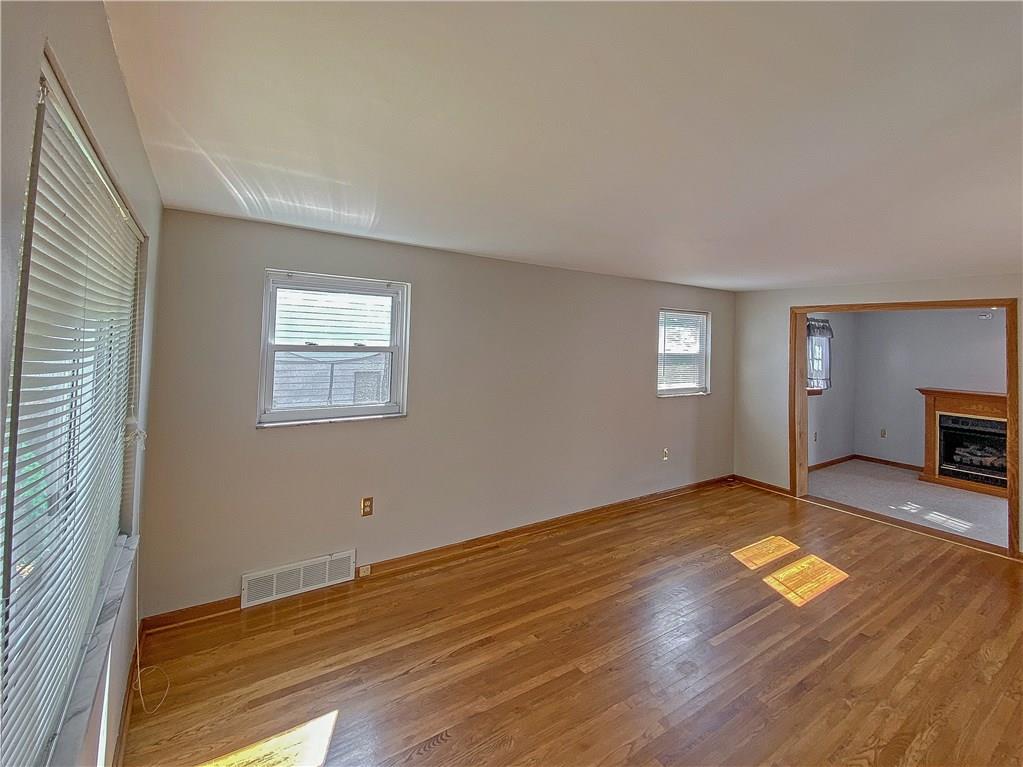 560 Adams Street Rochester, PA 15074 - Photo 5 of 25