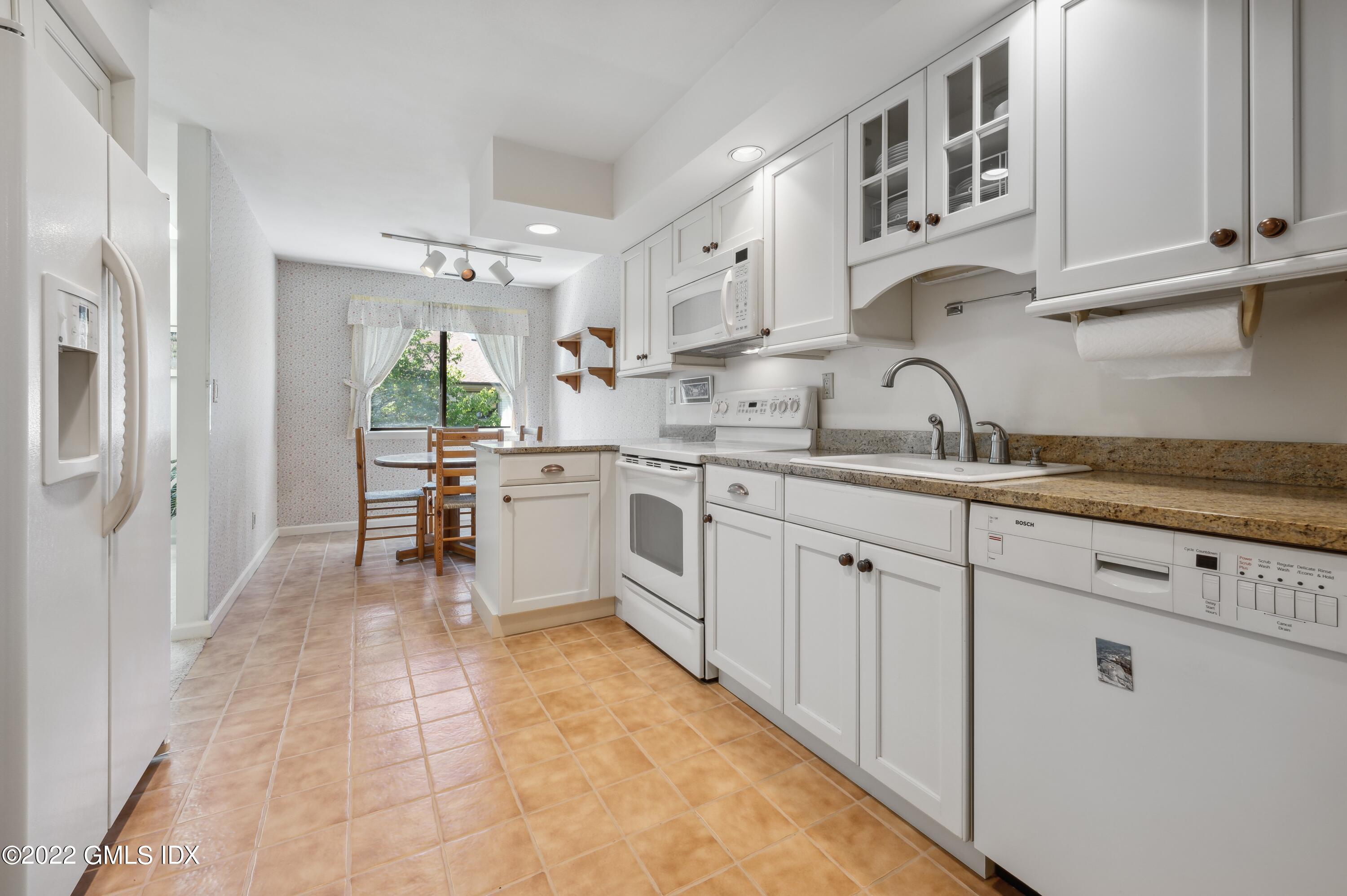 500 River Road, Unit 23 Cos Cob, CT 06807 - Photo 15 of 21 14_500RiverRd_Unit23_2021_HiRes