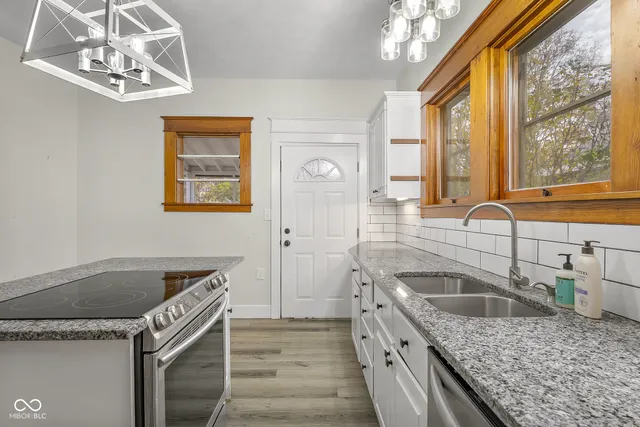 $324,900 | 818 Sycamore Street, Columbus, IN 47201