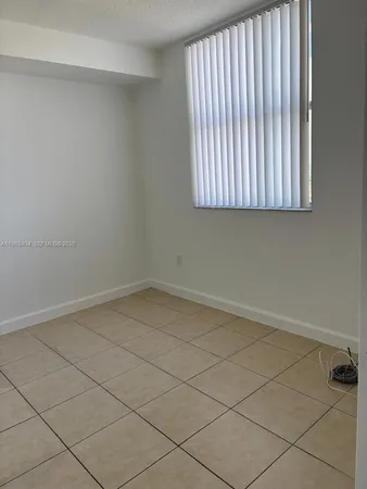$2,100 | 1 Glen Royal Parkway, Unit 913, Miami, FL 33125