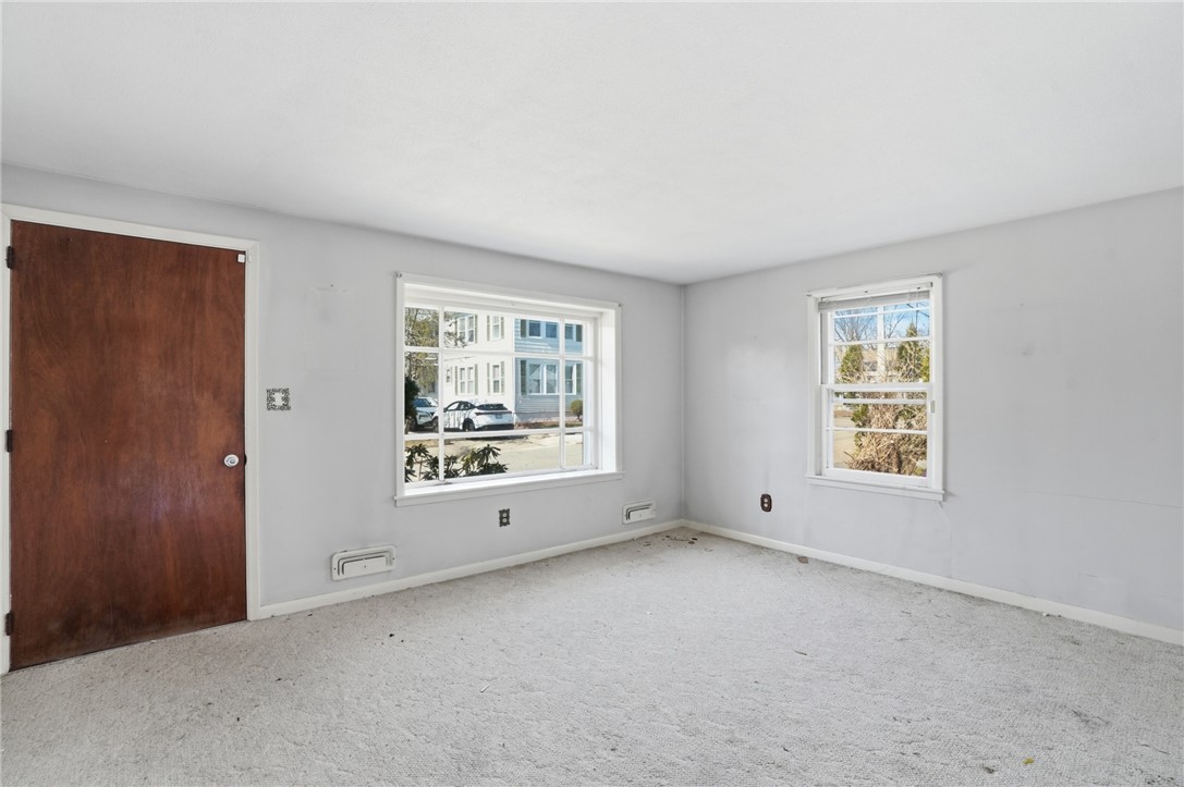 128 Clifford Street Pawtucket, RI 02860 - Photo 24 of 36