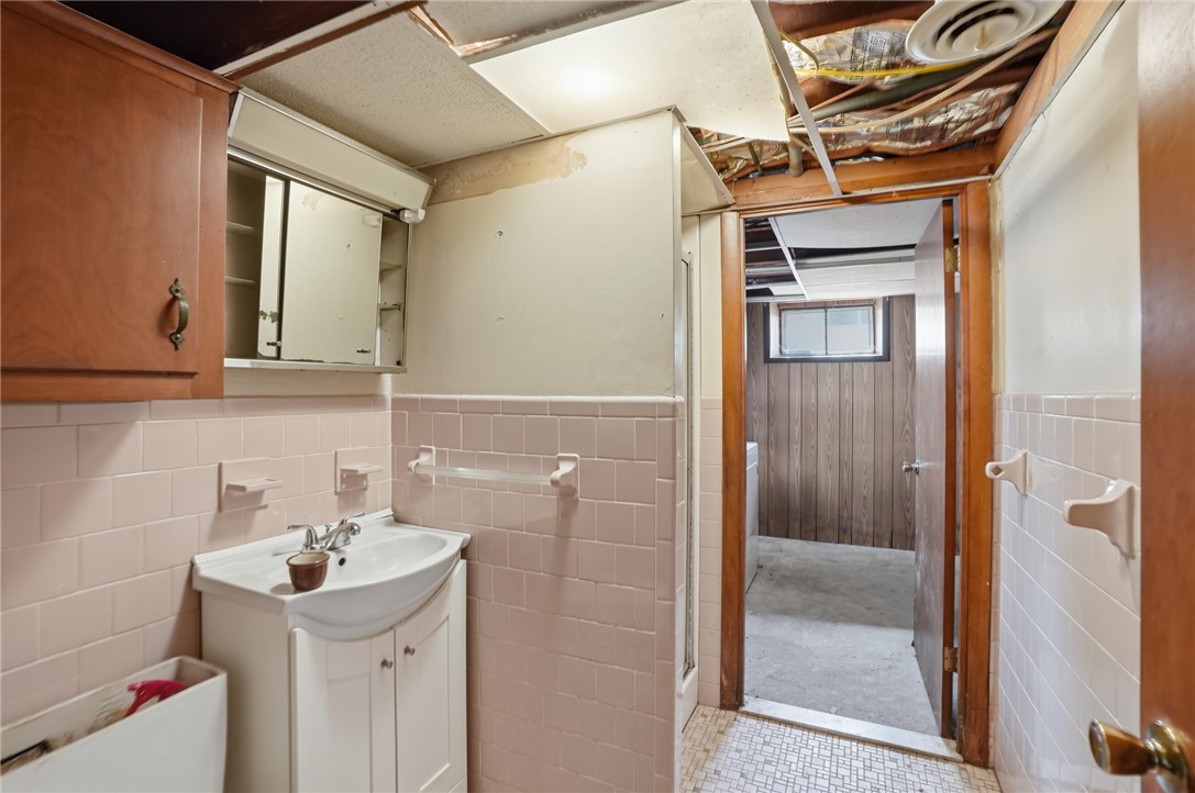 128 Clifford Street Pawtucket, RI 02860 - Photo 28 of 36
