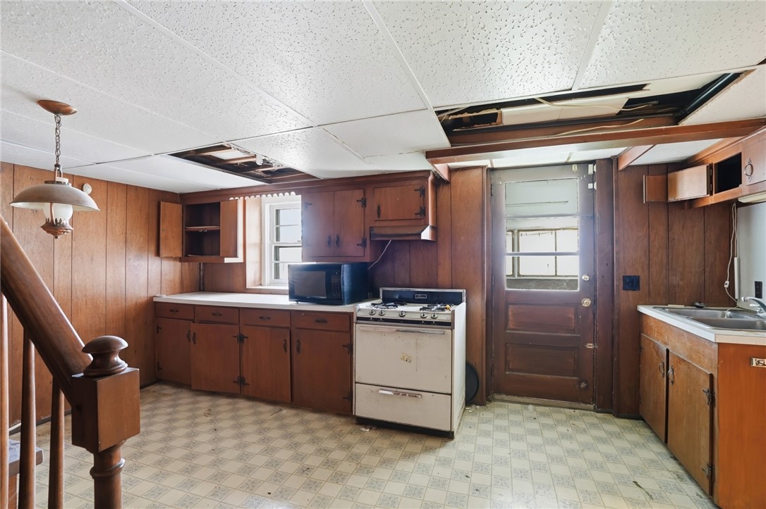 128 Clifford Street Pawtucket, RI 02860 - Photo 33 of 36