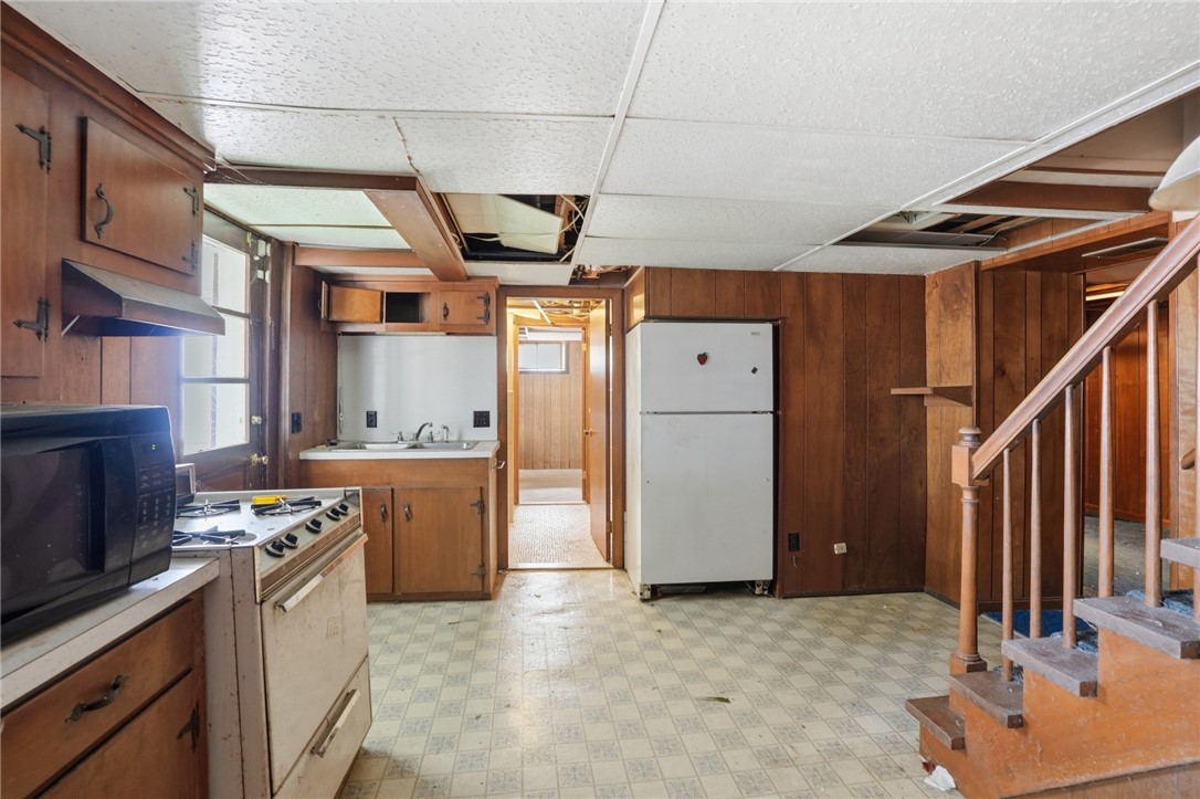 128 Clifford Street Pawtucket, RI 02860 - Photo 34 of 36