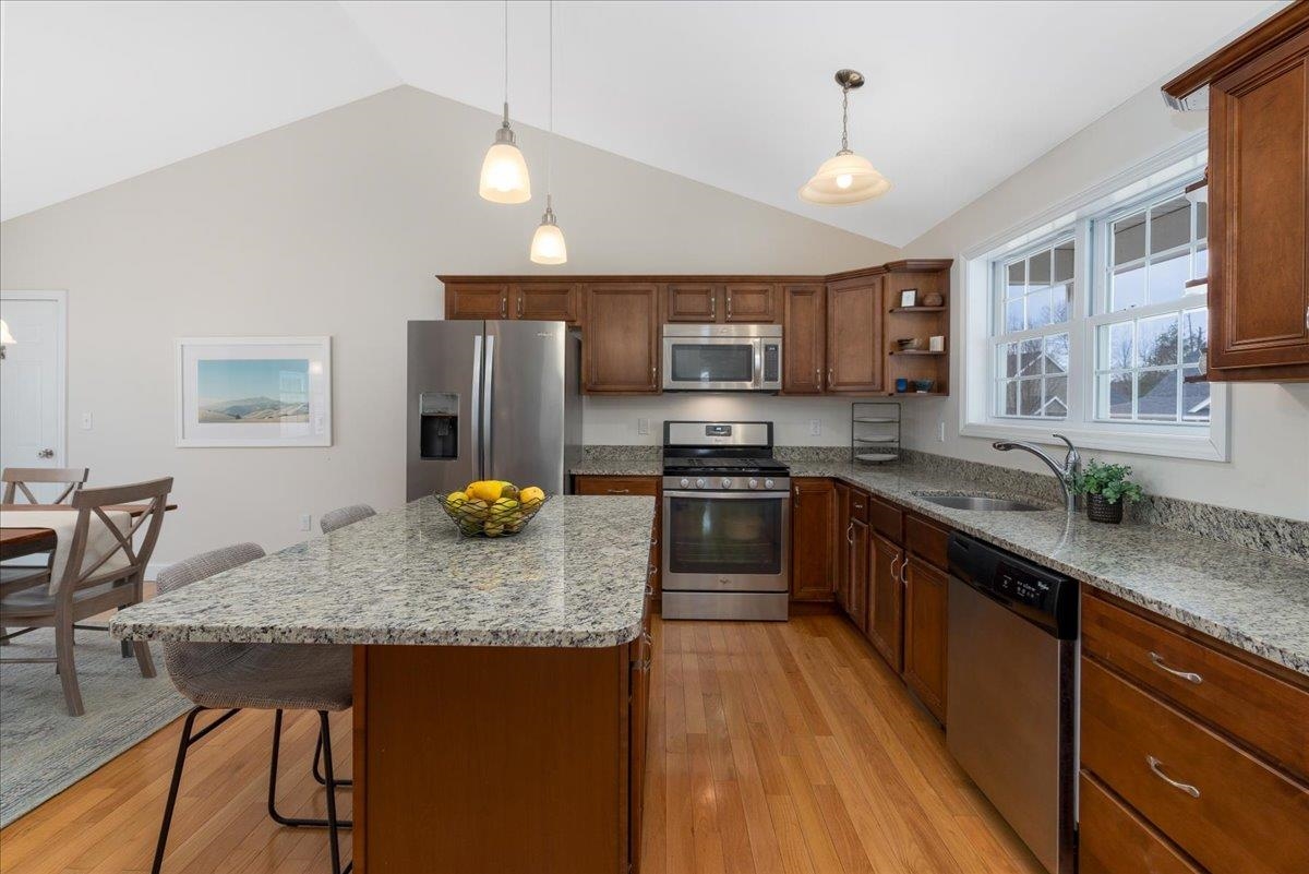 10 Marion's Way Bow, NH 03304 - Photo 3 of 32