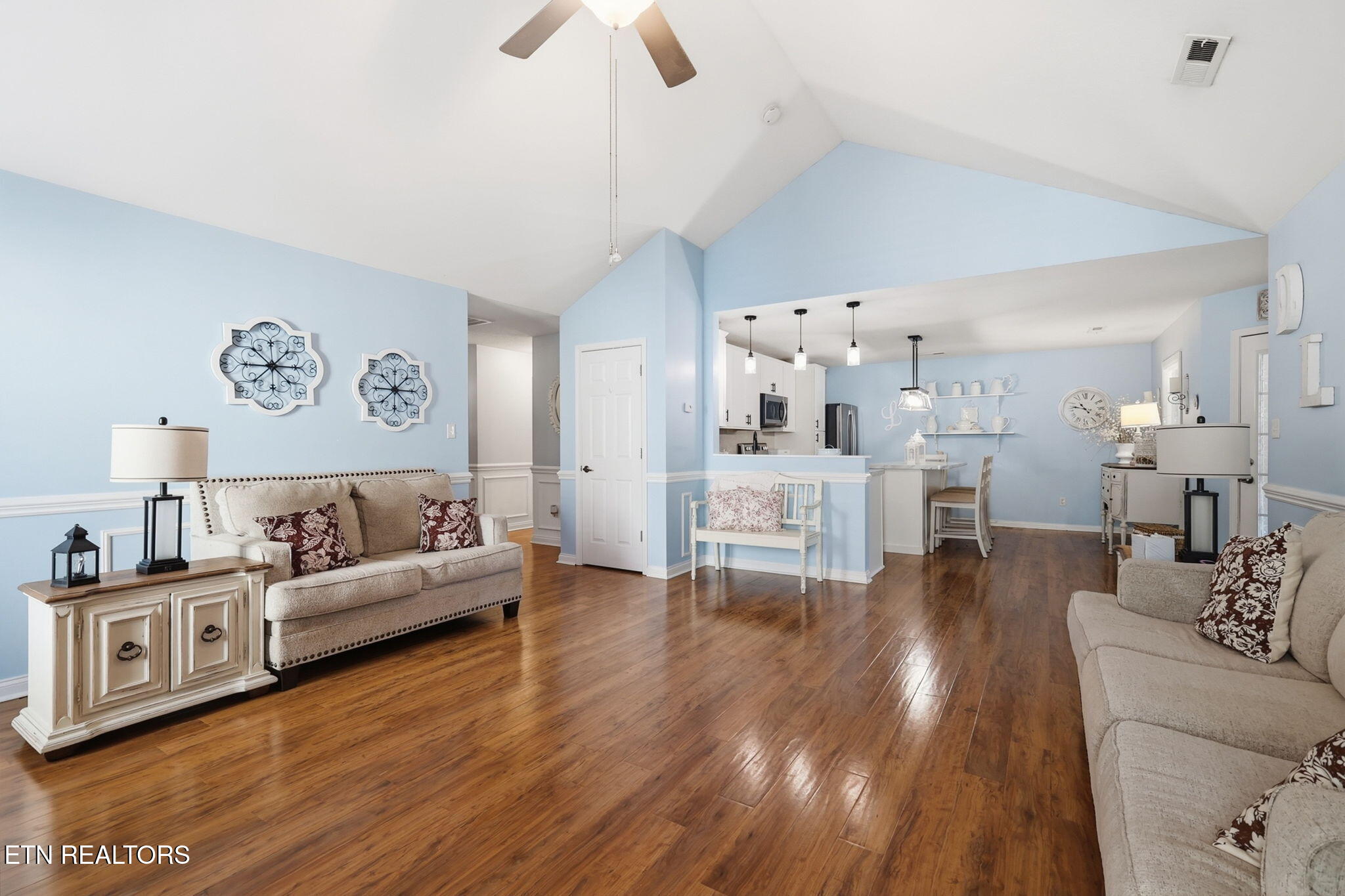 815 Spring Park Road Knoxville, TN 37914 - Photo 9 of 27 Living