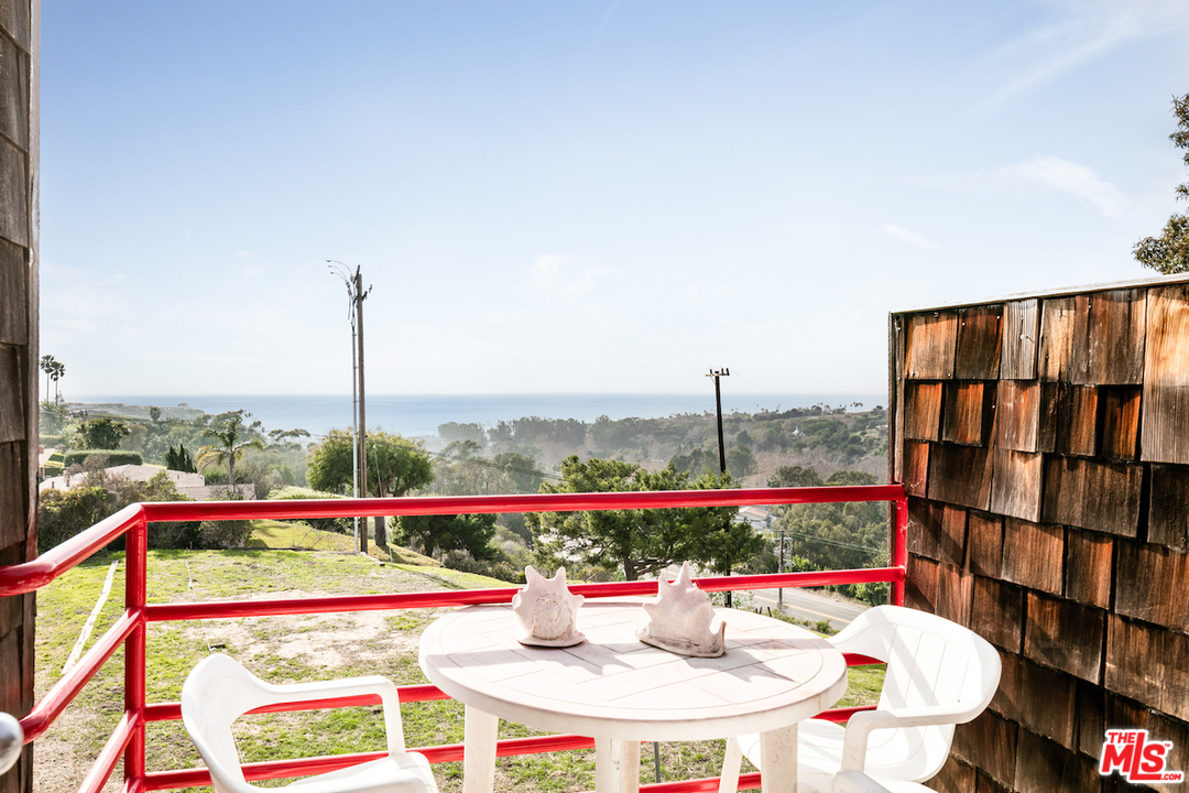 29235 Heathercliff Road, Unit 6 Malibu, CA 90265 - Photo 1 of 22 Gallery Image 1
