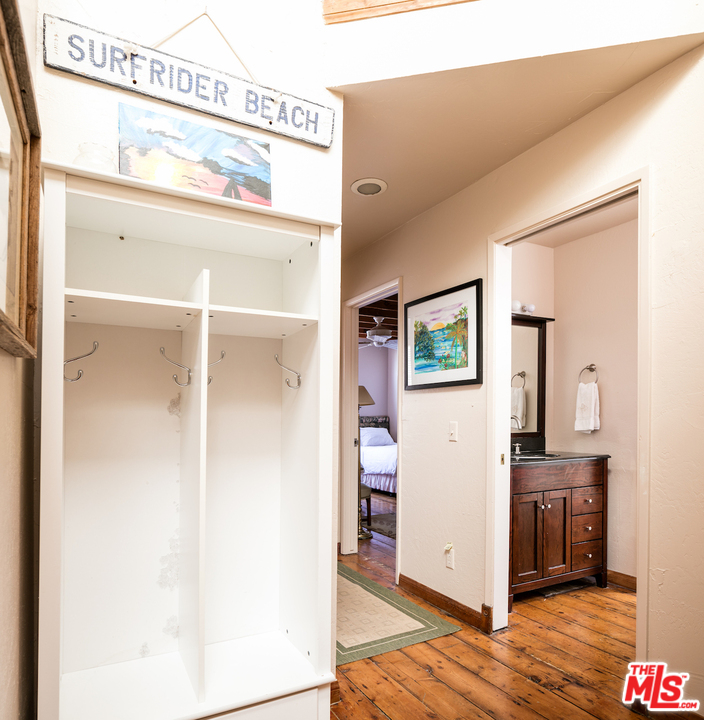 29235 Heathercliff Road, Unit 6 Malibu, CA 90265 - Photo 11 of 22 Gallery Image 11