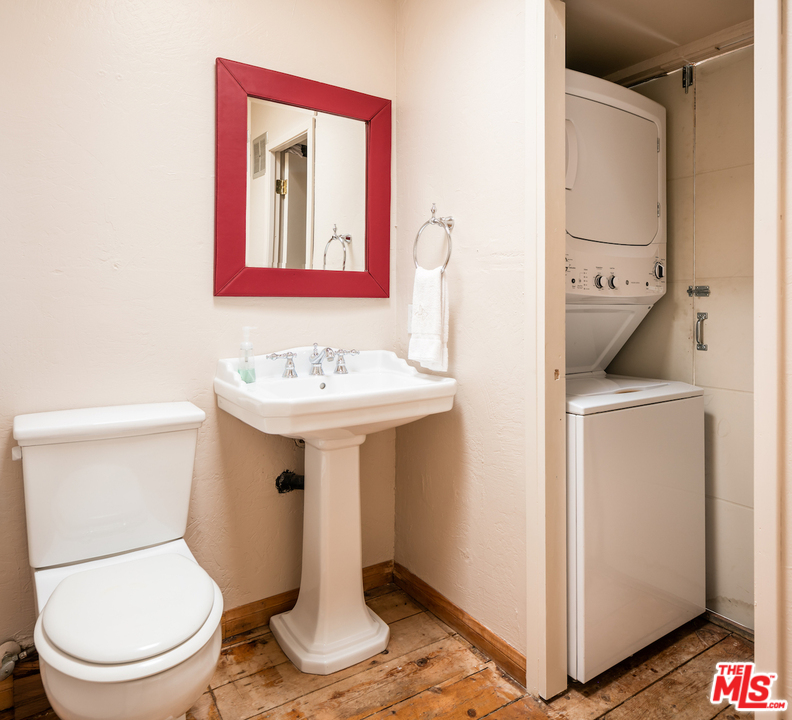 29235 Heathercliff Road, Unit 6 Malibu, CA 90265 - Photo 13 of 22 Gallery Image 13