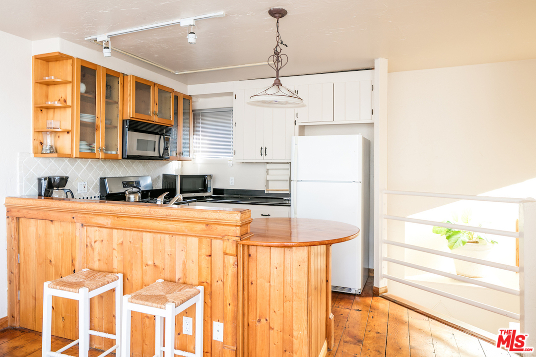 29235 Heathercliff Road, Unit 6 Malibu, CA 90265 - Photo 15 of 22 Gallery Image 15