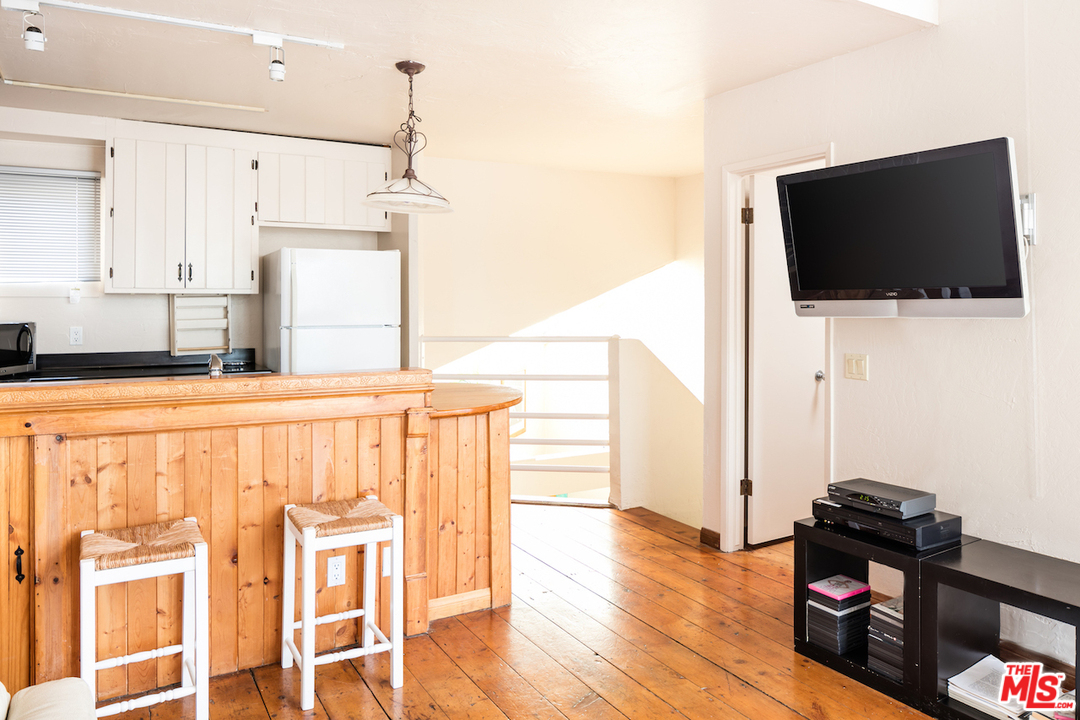 29235 Heathercliff Road, Unit 6 Malibu, CA 90265 - Photo 17 of 22 Gallery Image 17
