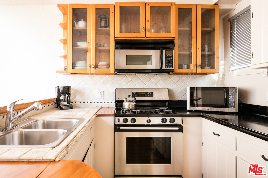 29235 Heathercliff Road, Unit 6 Malibu, CA 90265 - Photo 20 of 22 Gallery Image 20
