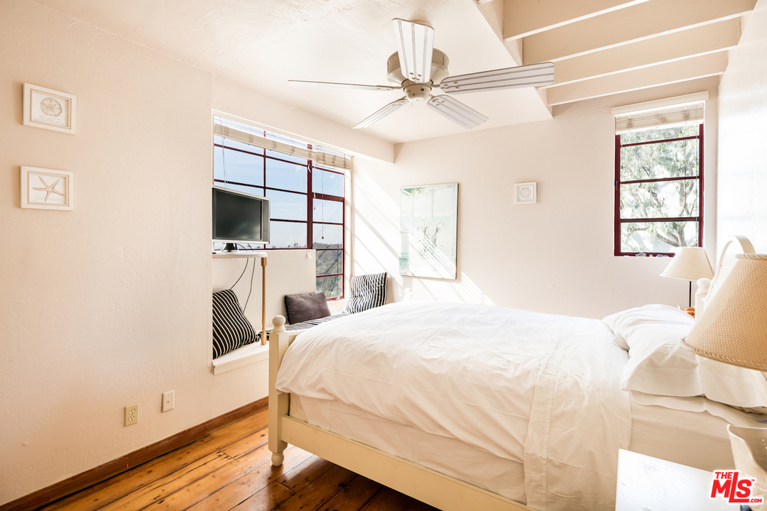 29235 Heathercliff Road, Unit 6 Malibu, CA 90265 - Photo 6 of 22 Gallery Image 6