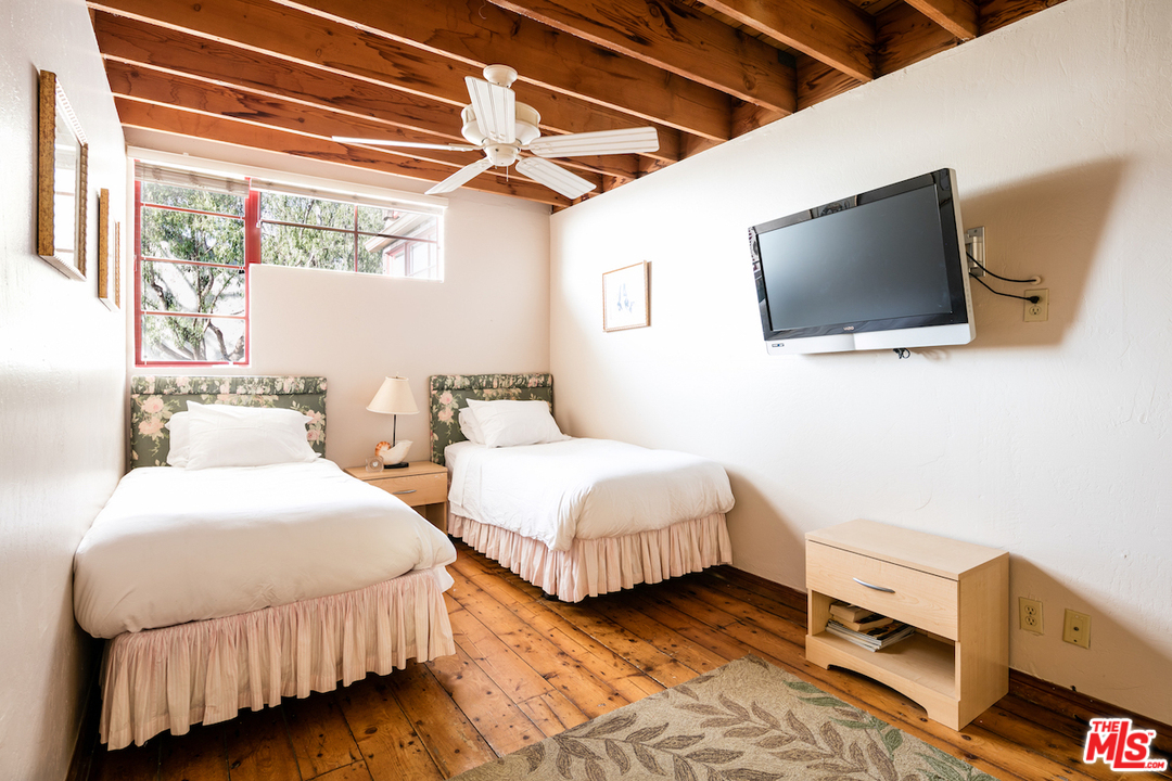 29235 Heathercliff Road, Unit 6 Malibu, CA 90265 - Photo 8 of 22 Gallery Image 8