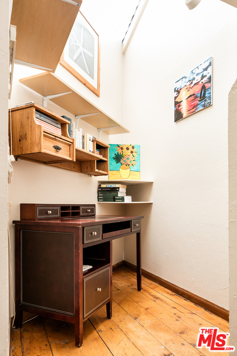29235 Heathercliff Road, Unit 6 Malibu, CA 90265 - Photo 10 of 22 Gallery Image 10
