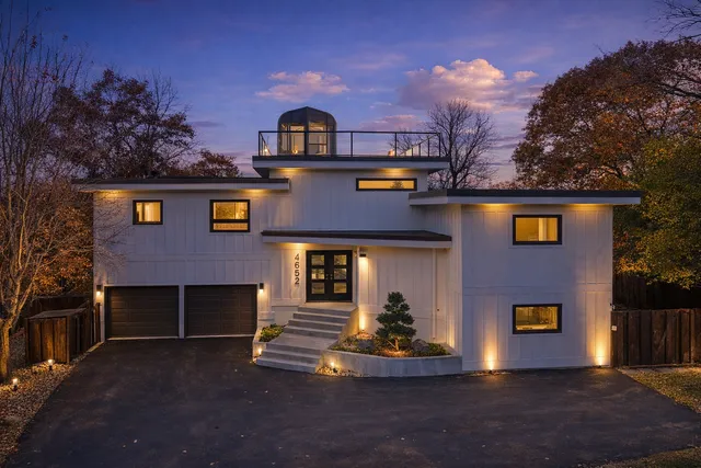 $850,000 | 4652 9 Oaks Circle, Bloomington, MN 55437