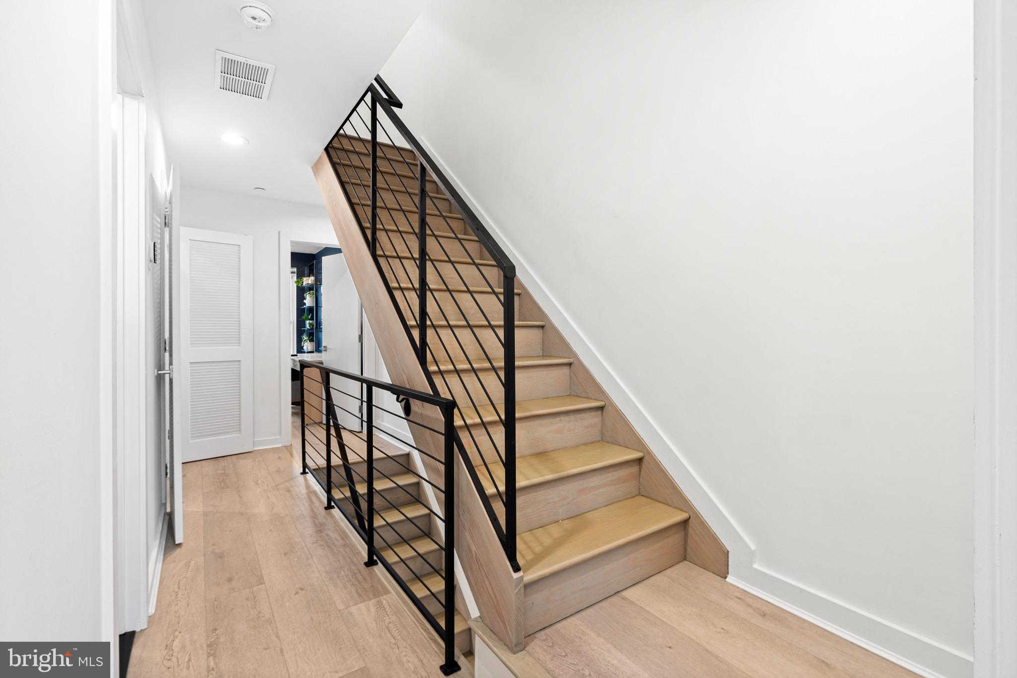 627 McClellan Street Philadelphia, PA 19148 - Photo 19 of 34 Upstairs to Primary Suite