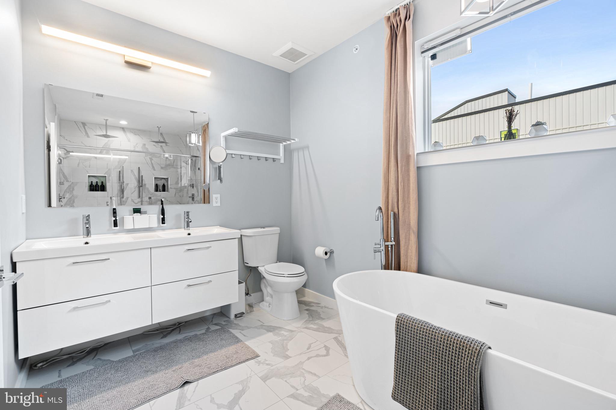 627 McClellan Street Philadelphia, PA 19148 - Photo 25 of 34 Primary bath