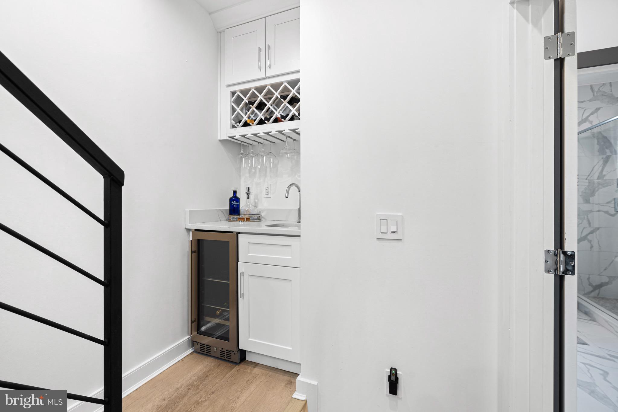 627 McClellan Street Philadelphia, PA 19148 - Photo 26 of 34 Wet bar outside of Primary suite