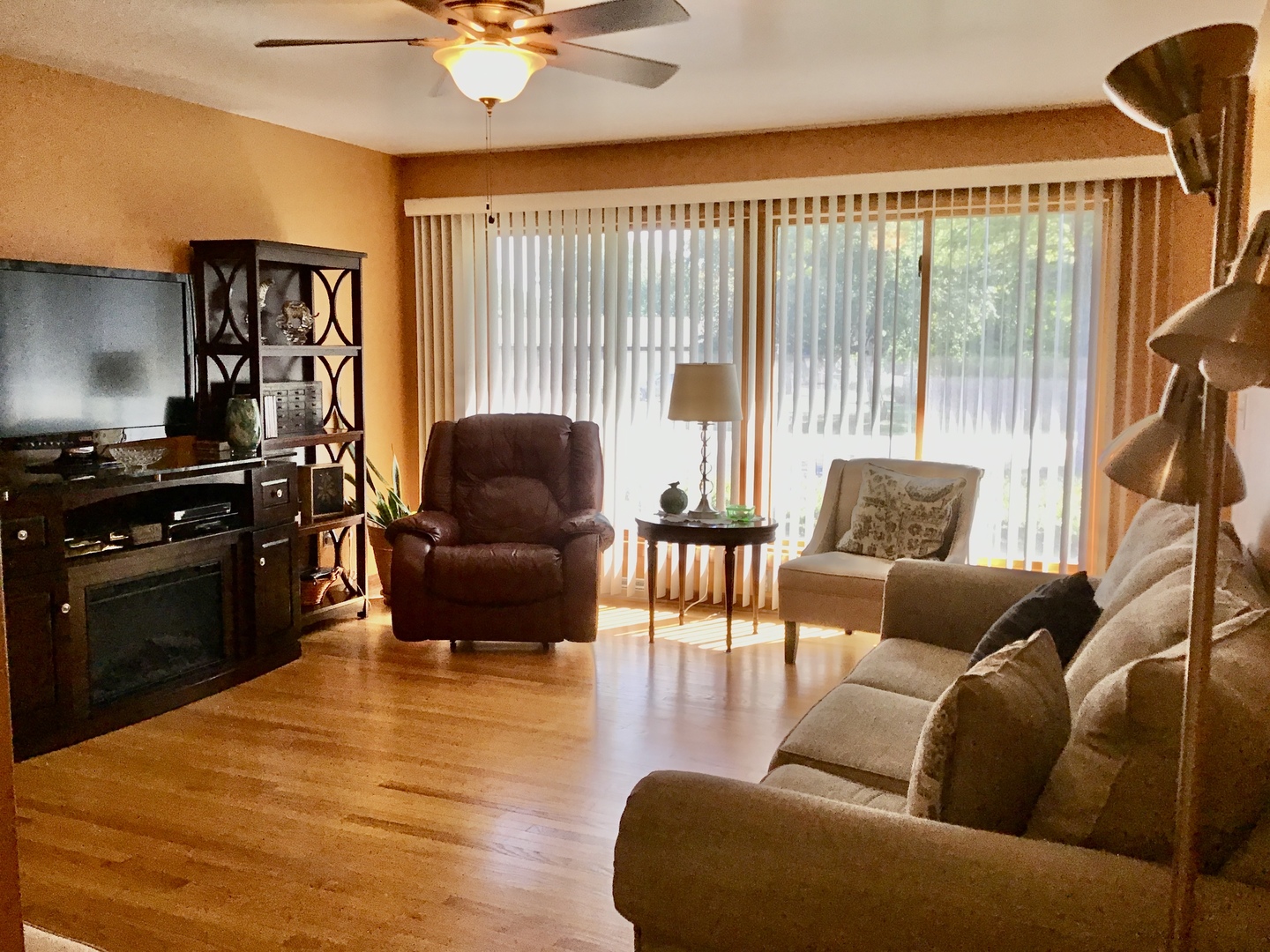 2231 Garden Road Aurora, IL 60506 - Photo 3 of 22