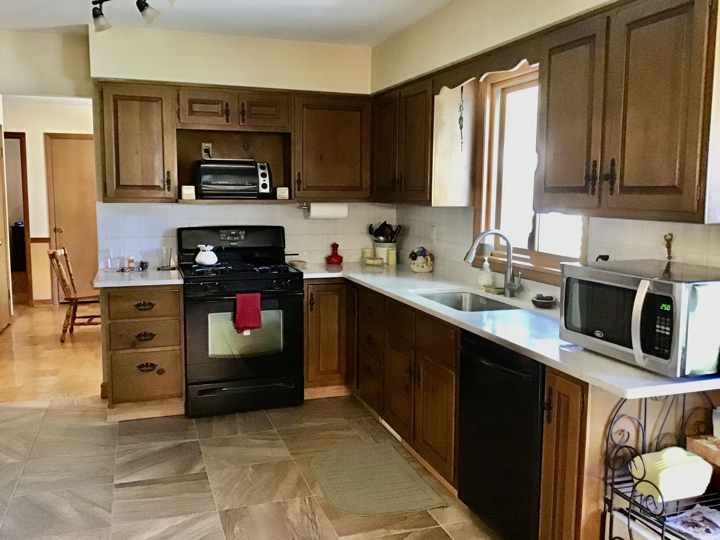 2231 Garden Road Aurora, IL 60506 - Photo 4 of 22
