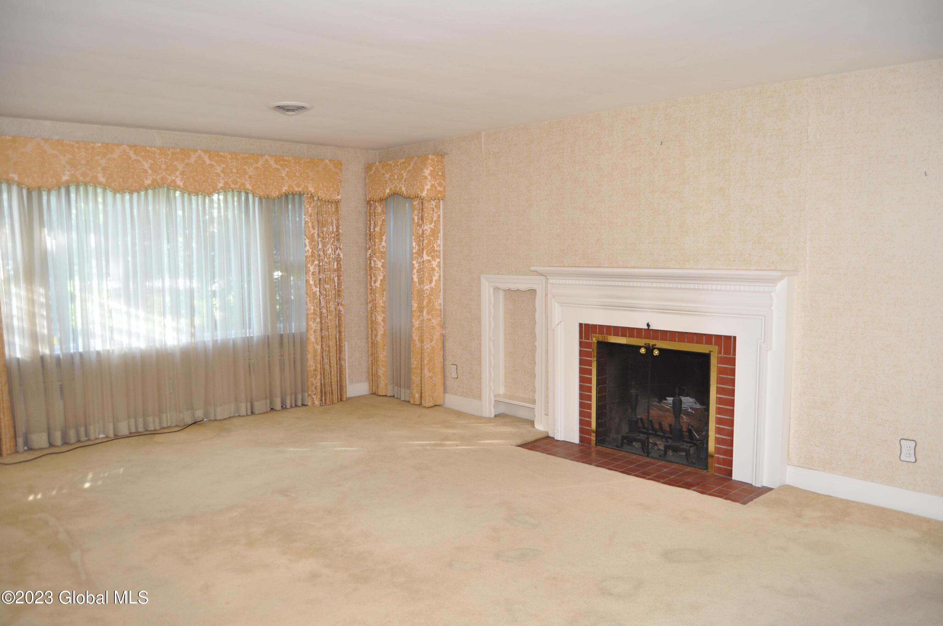 1 Reddy Lane Colonie, NY 12211 - Photo 8 of 20 Living Rm