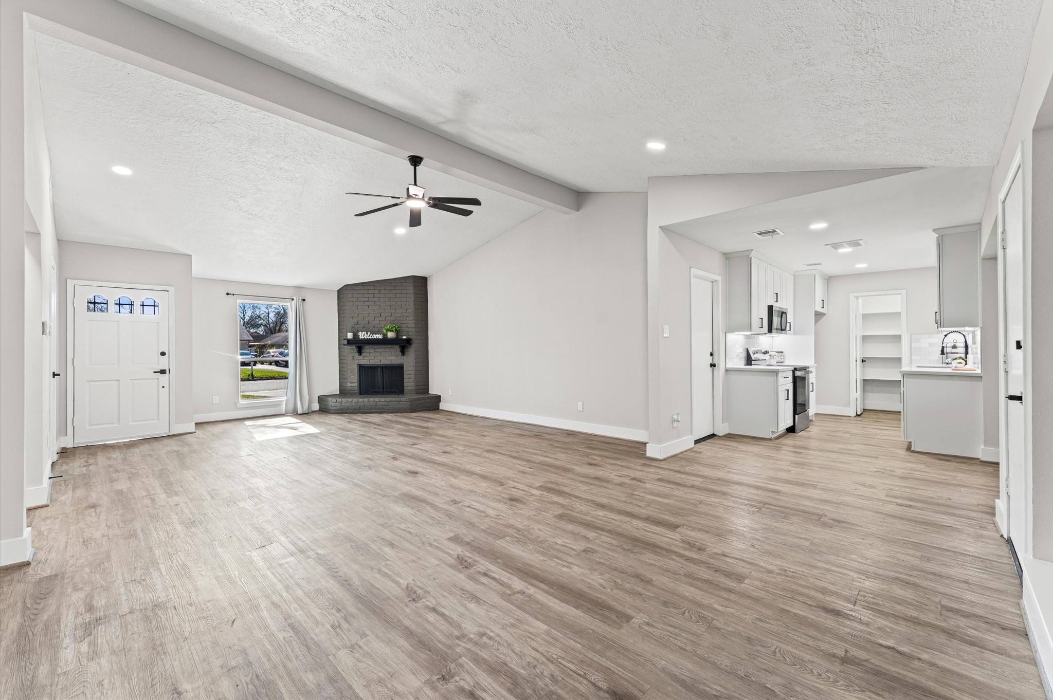 307 Sulky Trail Street Houston, TX 77060 - Photo 2 of 15