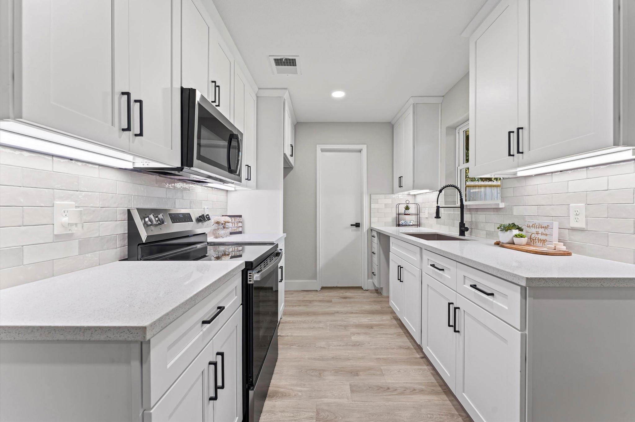 307 Sulky Trail Street Houston, TX 77060 - Photo 4 of 15