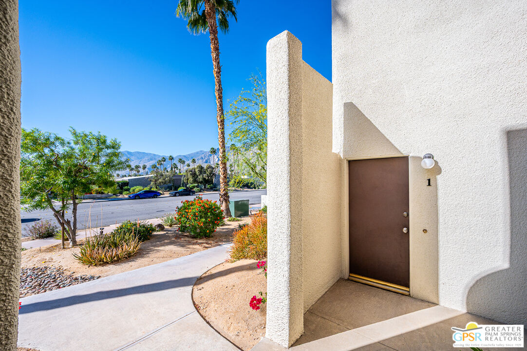 1268 Ramon Road, Unit 1 Palm Springs, CA 92264 - Photo 4 of 40