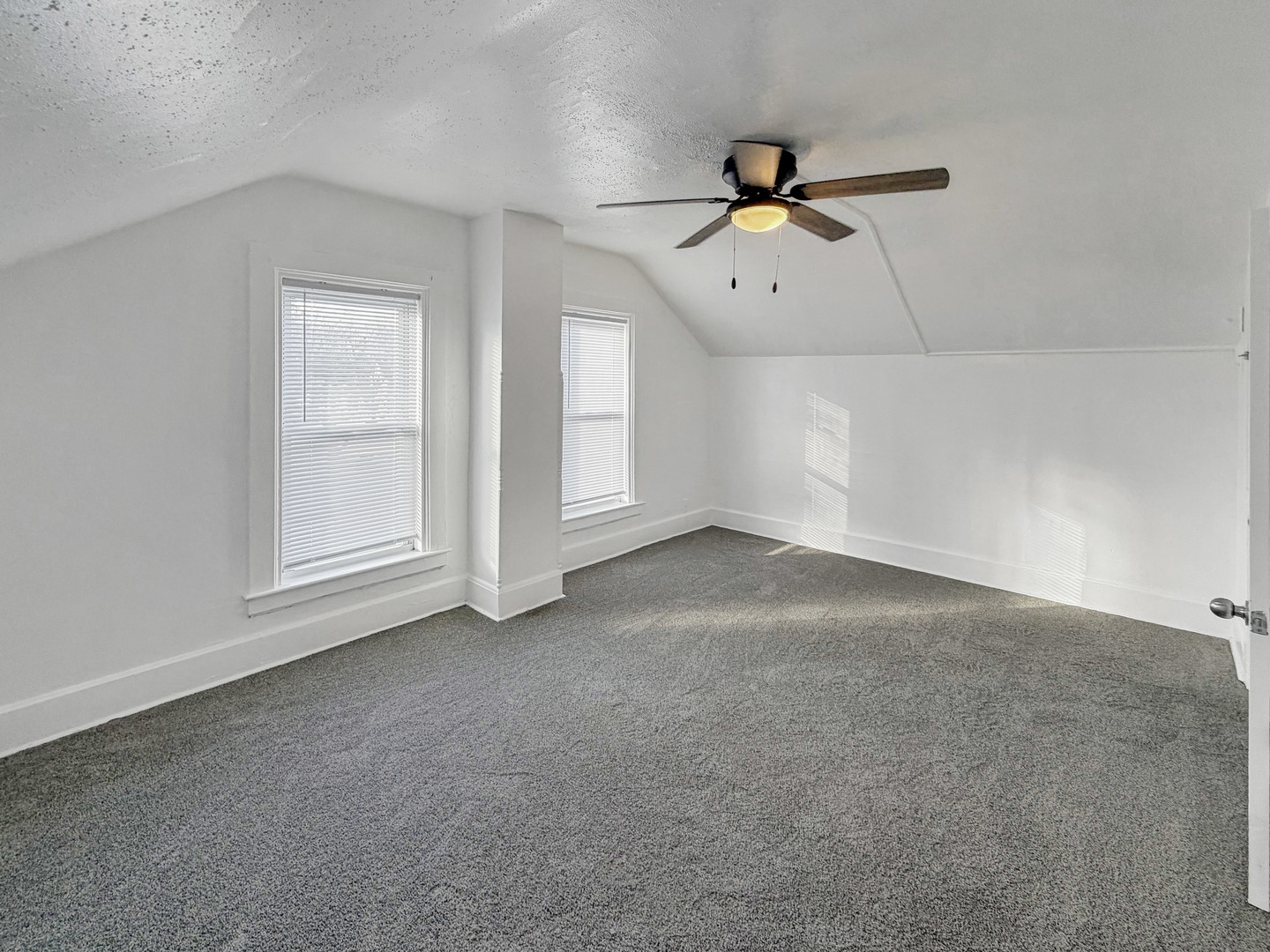 827 East Garden Street Freeport, IL 61032 - Photo 20 of 23 a view of an empty room with a window